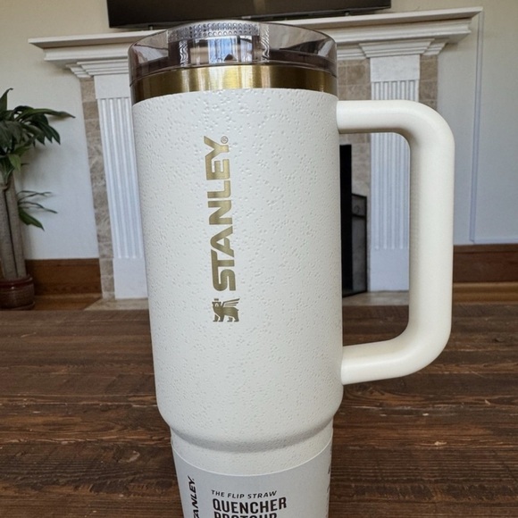 Stanley Cream Moon 🌕 Tumbler with Handle & Leak Proof Lid - Picture 5 of 5